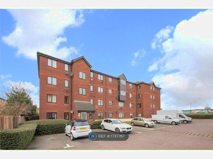 1 Bedroom Flat To Rent In Redding House, London, SE18