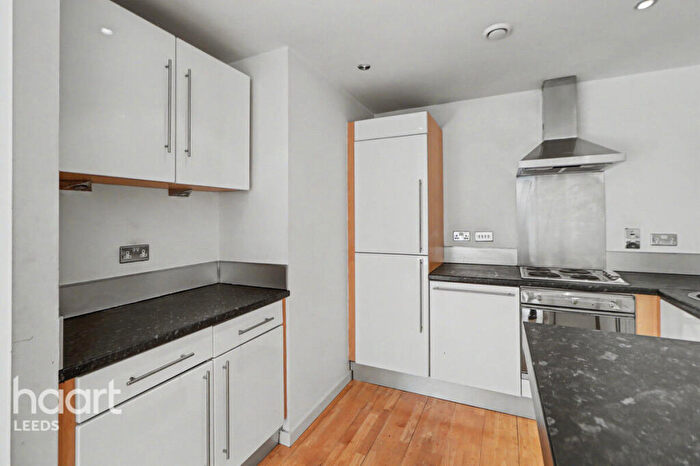 2 Bedroom Apartment For Sale In Gotts Road, Leeds, LS12