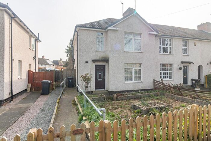 3 Bedroom End Of Terrace House For Sale In Hallam Crescent East, Leicester, LE3