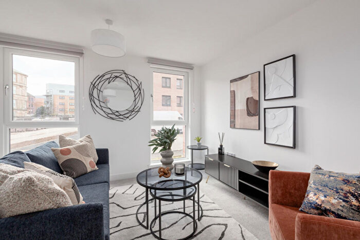 2 Bedroom Apartment To Rent In Etna Street, Glasgow, G41
