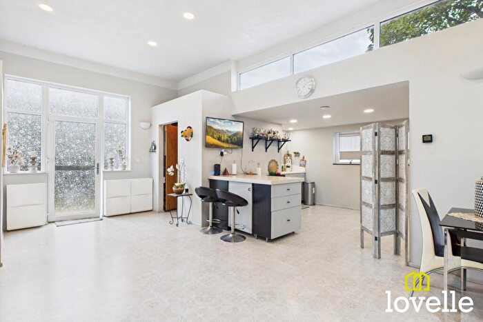 2 Bedroom Bungalow For Sale In Inglemire Lane, Cottingham, East Riding Of Yorkshire, HU16