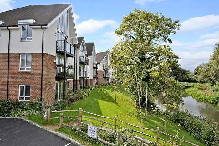 2 Bedroom Apartment To Rent In Weyview Gardens, Godalming, GU7