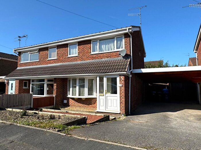 3 Bedroom Semi Detached House For Sale In Waverley Lane, Burton-on-Trent, DE14