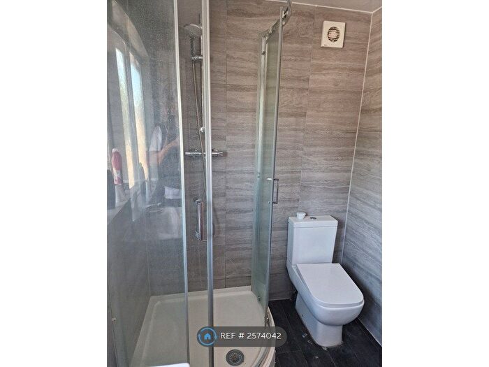 3 Bedroom Flat To Rent In Forris Avenue, Hayes, UB3