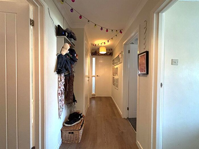 2 Bedroom Flat For Sale In Victoria Road, Swanage, BH19 - Photo 3