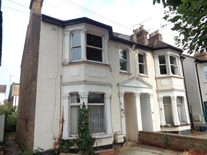 2 Bedroom Flat To Rent In Park Road, Westcliff On Sea, SS0