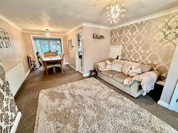 3 Bedroom Semi Detached House For Sale In Marton Grove, Hatfield, Doncaster, DN7