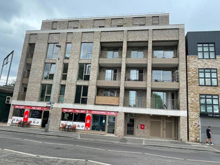 3 Bedroom Flat To Rent In High Road Leyton, London, E10