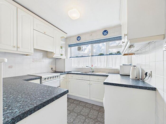 2 Bedroom Flat For Sale In Lansdown Road, Sidcup, Kent, DA14