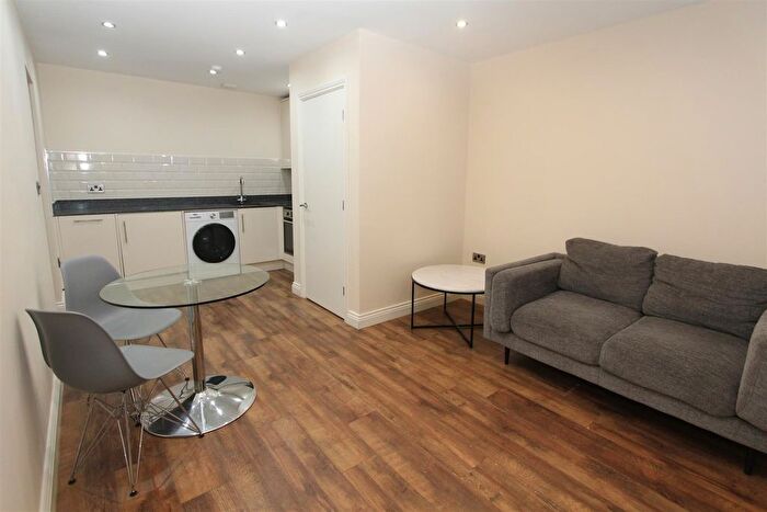 1 Bedroom Flat To Rent In Brunswick Court, Leeds, LS2
