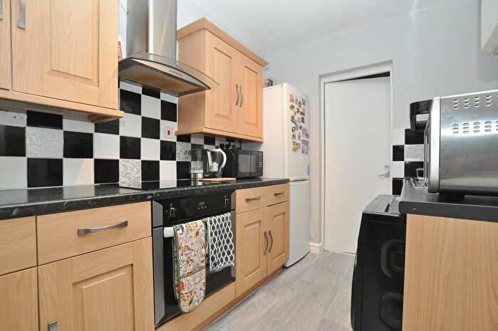 3 Bedroom Terraced House For Sale In Balmoral Road, Hitchin, SG5