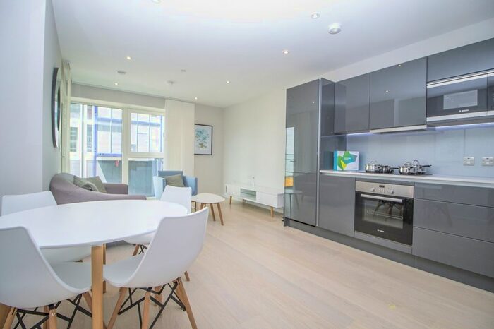 1 Bedroom Flat To Rent In Cassia Point, Glasshouse Gardens, Stratford, E20