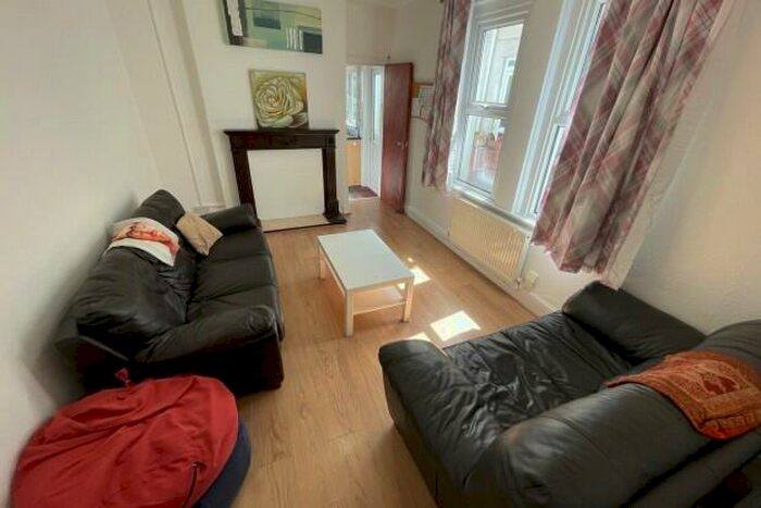 5 Bedroom Terraced House To Rent In Monthermer Road Cardiff, CF24