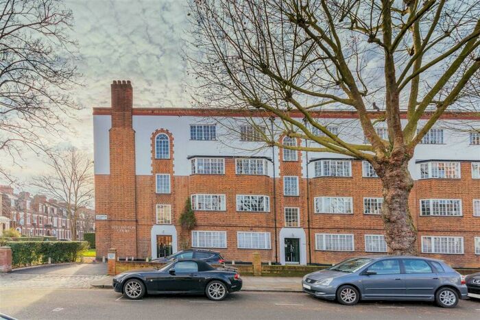 2 Bedroom Flat To Rent In Tollington Court, Finsbury Park, N4