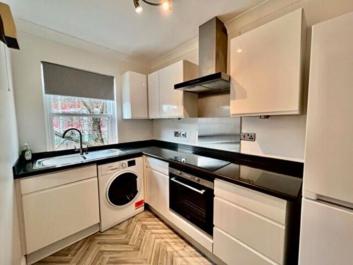 1 Bedroom Apartment To Rent In Cathedral Walk, Chelmsford, CM1