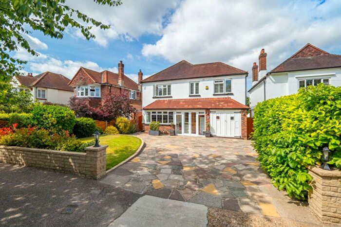 5 Bedroom Detached House To Rent In Harefield Avenue, Cheam, Sutton, Surrey, SM2