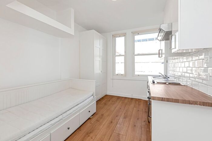 Studio To Rent In - Warwick Road, London, SW5
