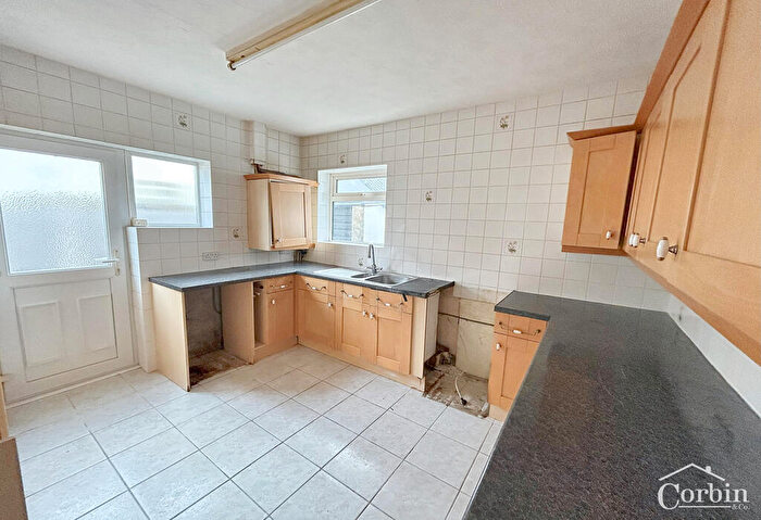 2 Bedroom Detached Bungalow For Sale In New Road, Bournemouth, Dorset, BH10