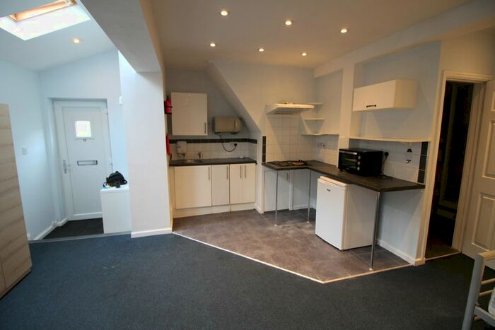 1 Bedroom Flat To Rent In Aldworth Rd, Stratford, E15