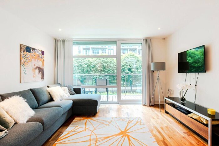 2 Bedroom Apartment To Rent In Howard Building, Queenstown Road, London, SW11