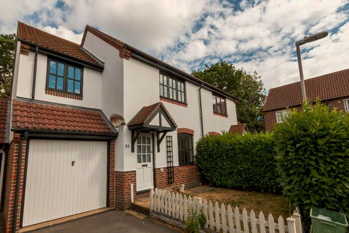 3 Bedroom Semi-Detached House To Rent In Larkspur Gardens, Thatcham, RG18