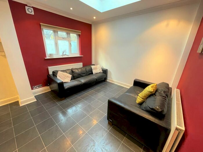 1 Bedroom Detached House To Rent In St. Antonys Road, London E7