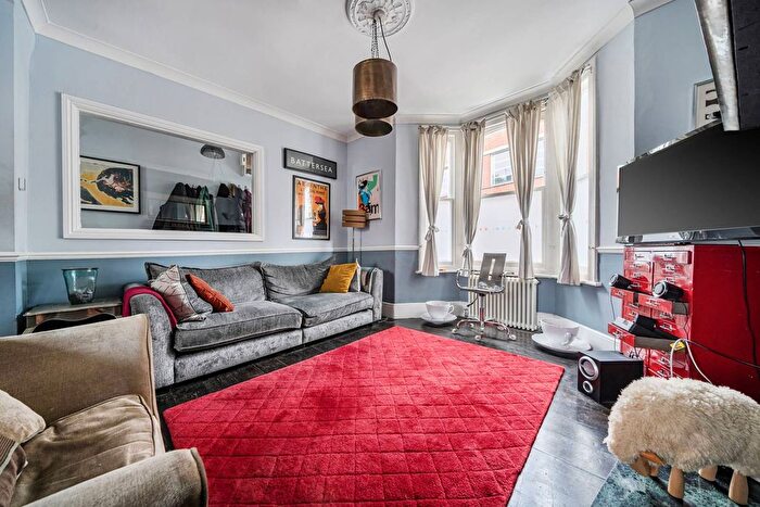 4 Bedroom End Of Terrace House For Sale In Larcom Street, Walworth, London, SE17