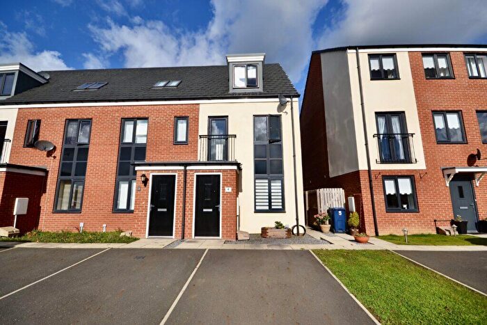 3 Bedroom Town House For Sale In Elmwood Park Mews, Newcastle Great Park, NE13