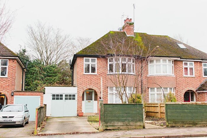 3 Bedroom Semi Detached House For Sale In Bath Road, Banbury, OX16