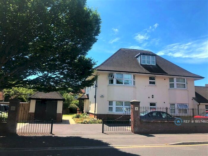 2 Bedroom Flat To Rent In Browning Avenue, Bournemouth, BH5