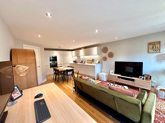 1 Bedroom Flat For Sale In Low Lane, Leeds, LS18