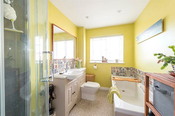 3 Bedroom Terraced House For Sale In Meadows Way, Hadleigh, IP7
