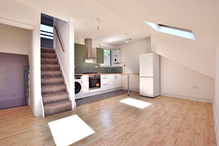 2 Bedroom Flat For Sale In Lascotts Road, London, N22