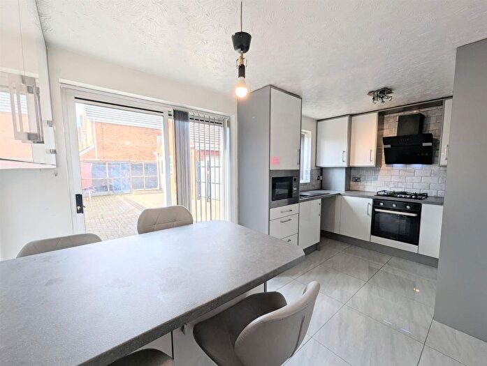 Detached House To Rent In Tong Street, Walsall, WS1