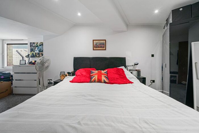 2 Bedroom Flat To Rent In City Road, City Approach, EC1V