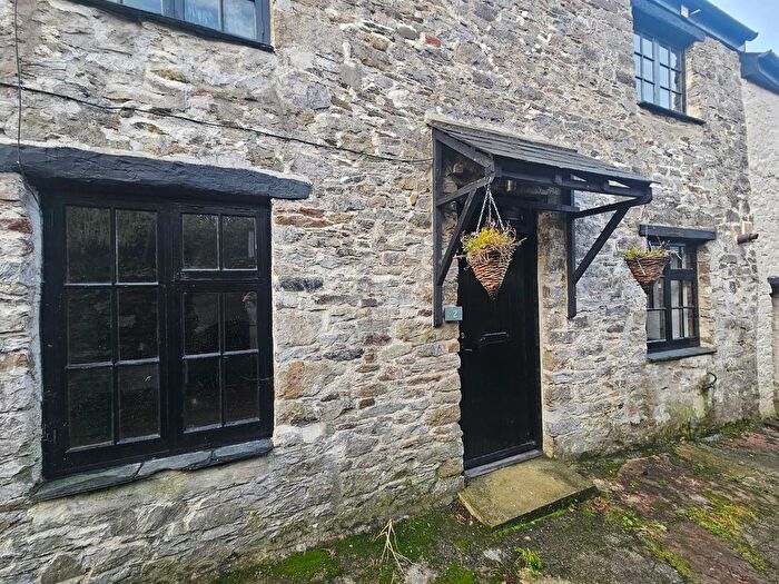 2 Bedroom Cottage To Rent In East Street, Ashburton, Newton Abbot, TQ13