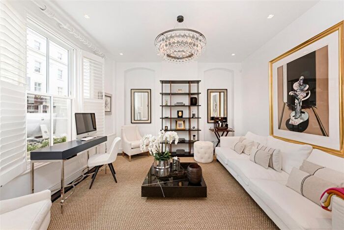 2 Bedroom Property To Rent In Lower Belgrave Street, Begravia, SW1W