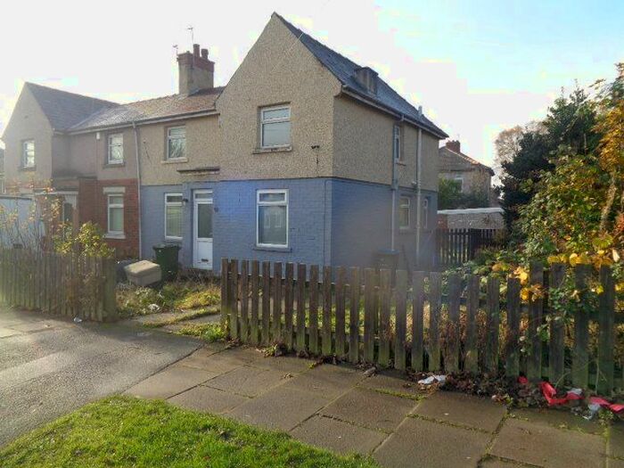 3 Bedroom Semi-Detached House To Rent In Smith Avenue, Bradford BD6