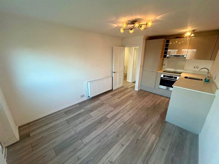 2 Bedroom Flat To Rent In Maynard Court, Waltham Abbey, EN9