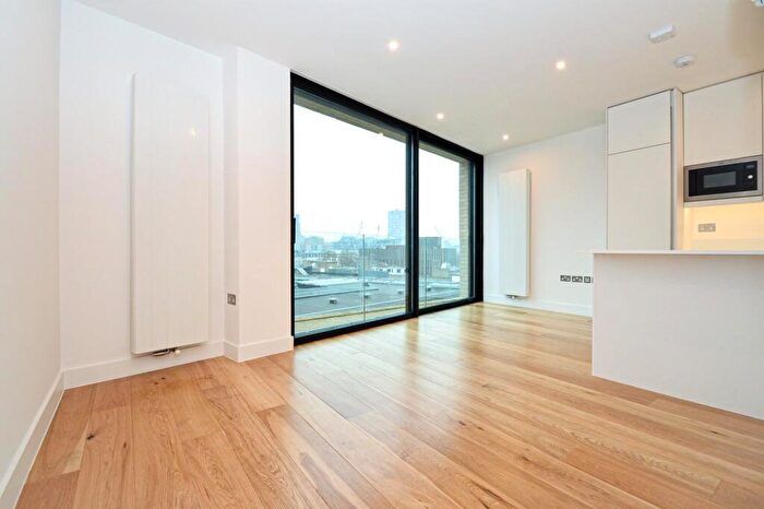 2 Bedroom Flat To Rent In Plumbers Row, Aldgate, E1