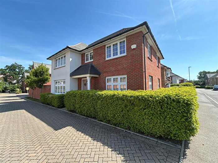 4 Bedroom Detached House To Rent In Loveday Way, Benfleet, SS7