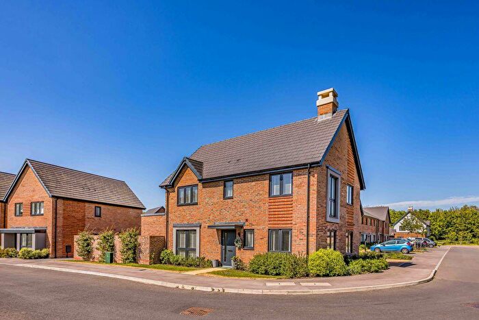 4 Bedroom Detached House For Sale In Dragonfly Grove, Hambrook, PO18