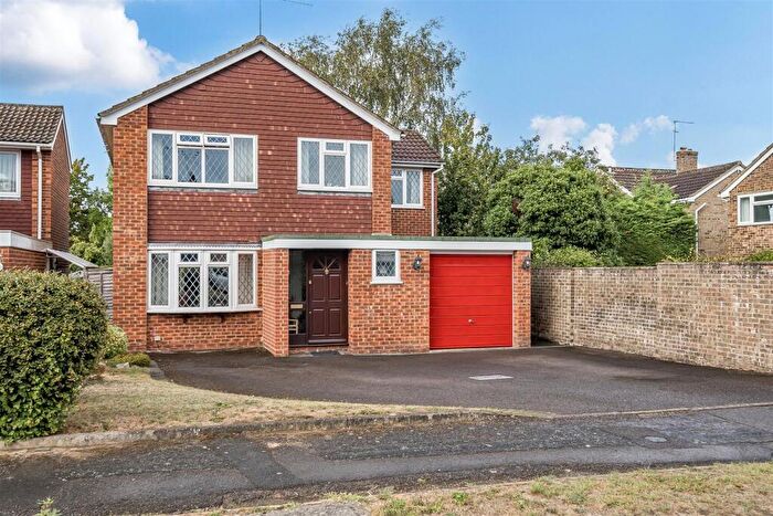 4 Bedroom Detached House For Sale In Bramling Avenue, Yateley, GU46