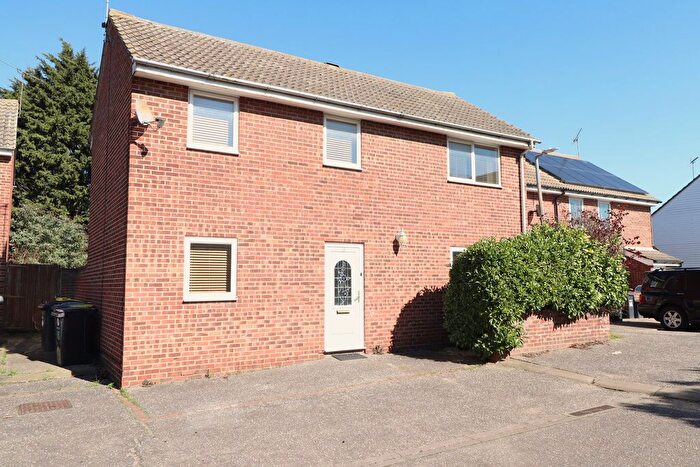 2 Bedroom Terraced House For Sale In Hartford Close, Rayleigh, SS6
