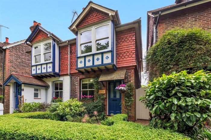 3 Bedroom Semi-Detached House For Sale In Lower Road, Grayswood, GU27