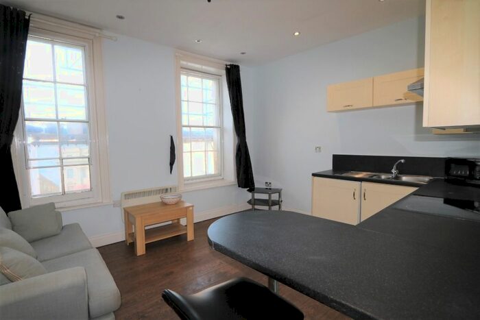 1 Bedroom Flat To Rent In Castle Lane, Castle, Bedford, MK40