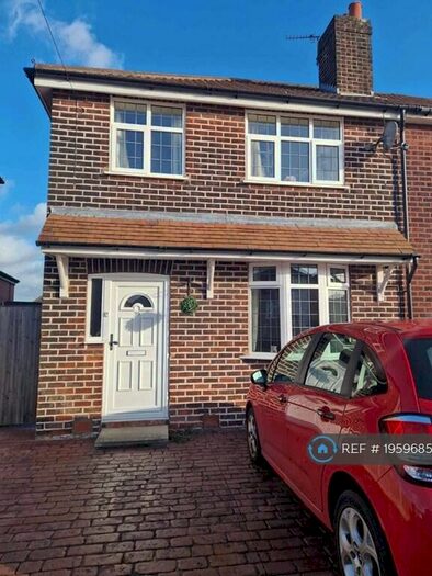 4 Bedroom Semi-Detached House To Rent In Windermere Road, Stockport, SK1