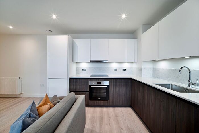 2 Bedroom Flat To Rent In Affinity View, London, E16