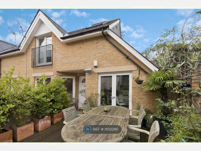 2 Bedroom Maisonette To Rent In Chapel Gate Mews, London, SW4