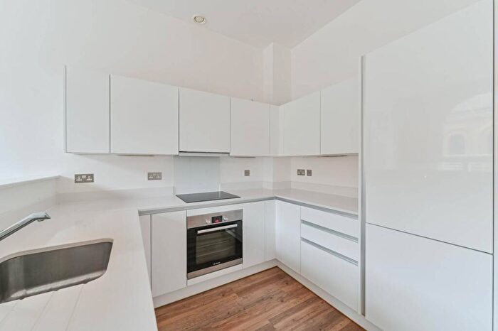 3 Bedroom Flat For Sale In Duke Of Wellington Avenue, Woolwich, London, SE18